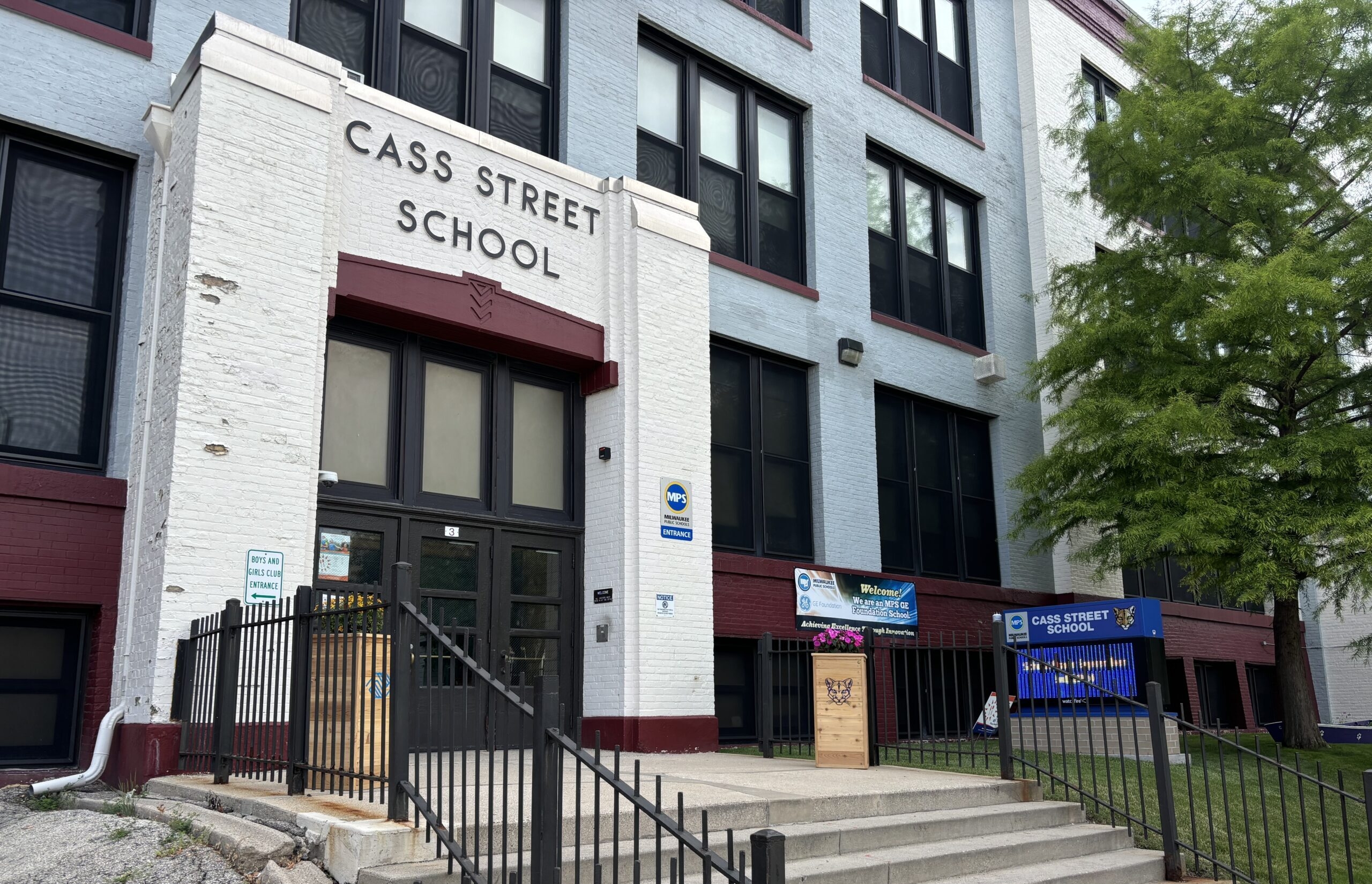 Report Milwaukee Public Schools Needs Sweeping Changes To Curricula Teacher Training WPR